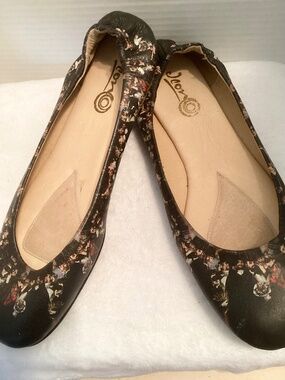 ICON.. Japanese Hand painted Ballet Slippers, size 9.5M